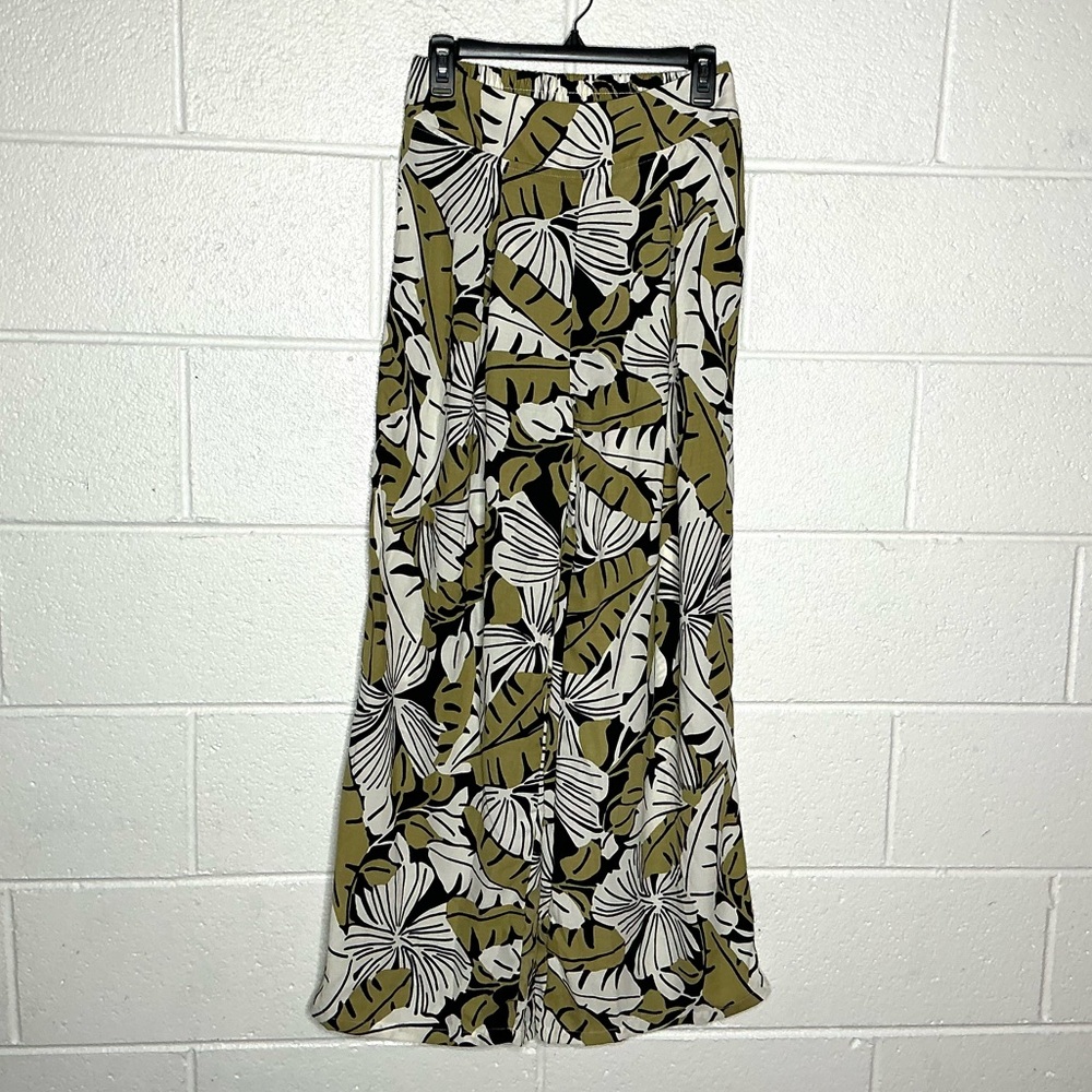 < Haute Monde Floral Tropical Print Wide Leg Pants > - Picture 2 of 5